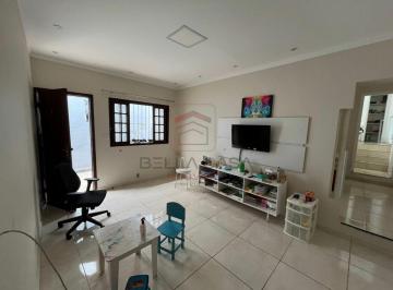 Casa · 184m² · 3 Quartos · 2 Vagas · Sobrado - 3 quartos, cozinha, sala de jantar, sala de estar, quintal, churrasqueira, 2 vagas.