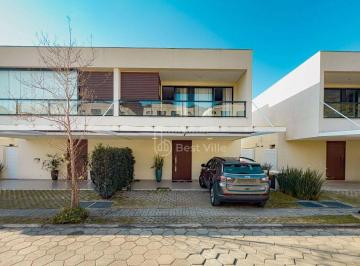 f499846aae0be423724a7ba0bcf7226081dae5c9 · Com 152M² de área de terreno e 152M² de área construída, distribuída em: