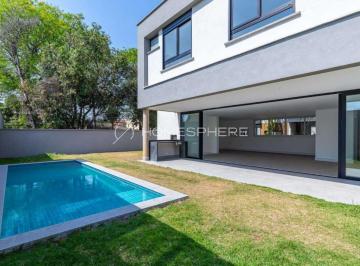 1 · Casa de condomínio com 4 suítes e 4 vagas no Alto da Boa Vista!