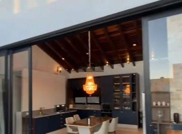 Casa · 231m² · 3 Quartos · 3 Vagas · Casa em Condomínio Florais do Valle - Ribeirão do Lipa, Cuiabá/MT
