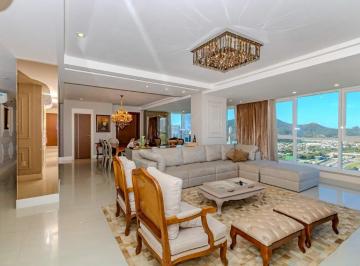 Apartamento · 191m² · 4 Quartos · 3 Vagas · Apartamento à venda no centro de Balneário Camboriú