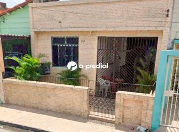 Casa · 164m² · 4 Quartos · Casa Padrão em Fortaleza