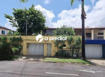 Casa · 180m² · 5 Quartos · 5 Vagas · Casa Padrão em Fortaleza