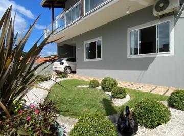 Casa · 240m² · 6 Quartos · 2 Vagas · Linda Casa, Praia de Bombas SC, Para rentabilizar ou morar, Venha conhecer!!
