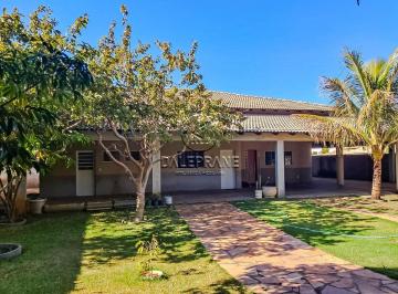 Casa de 3 quartos, Gama · Casa espaçosa em terreno de 1.200m², localizada fora de condomínio.