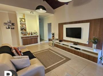 Casa de 3 quartos, Águas de São Pedro · Casa à Venda 03 Dormitórios c/ Suíte