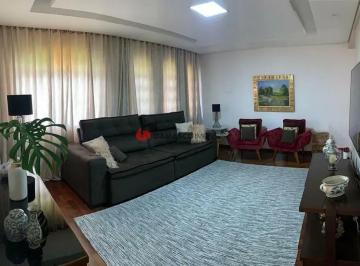 Casa · 220m² · 3 Quartos · 4 Vagas · Sobrado em Santa Maria