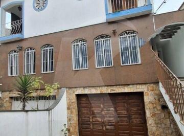 Casa · 300m² · 3 Quartos · 5 Vagas · Sobrado Água Fria 260m², 3 dormitórios sendo 1 suíte e 5 vagas.