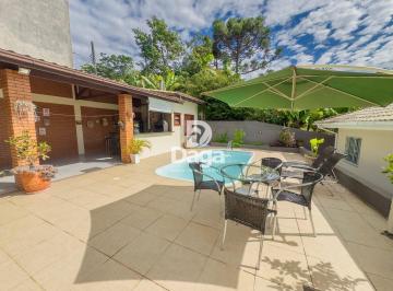 Casa · 209m² · 5 Quartos · 3 Vagas · Casa em Carvoeira, Florianópolis/SC