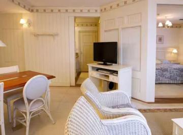 f8c2d2773727c80e0e8eb251a4622fcd8b48cea6 · Apartamento com 1 dormitório à venda, 65 m² por R$ 1.495.000,00 - Jurerê Internacional - Florianópol