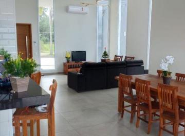 Casa · 191m² · 4 Quartos · 3 Vagas · Casa à venda em Pardinho-SP, Condomínio Ninho Verde II: 4 quartos, 3 suítes, 4 banheiros, 3 vagas de
