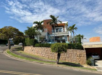 Fachada · Sobrado Alto Padrão no Condomínio Vila Paradiso, 375 m², Vista para o Lago, Piscina e Área Gourmet