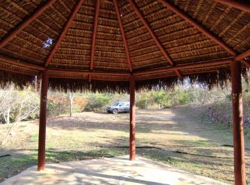 Rural de 2 quartos, Brasília · Chácara Com Escritura e Registro no Altiplano Leste - 2 Chalés e Vista para a Mata Nativa