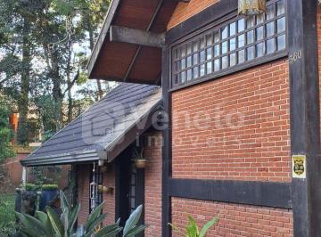 Casa de 3 quartos, Colombo · Imóvel único com arquitetura diferenciada e excelente aproveitamento de espaço.