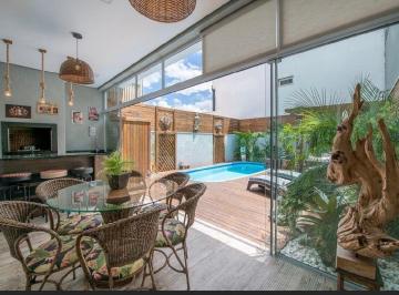 Casa · 180m² · 3 Quartos · 2 Vagas · Casa com 3 quartos e 2 vagas em condomínio fechado no Bairro Ecoville