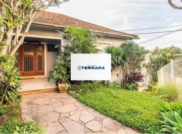 Casa · 425m² · 3 Quartos · 2 Vagas · Casa com 3 quartos, 2 vagas e pátio no Bairro Higienópolis