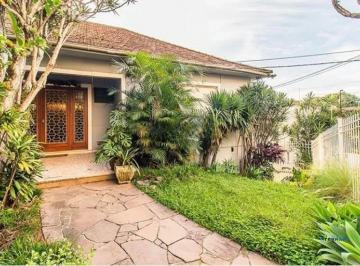 Casa · 425m² · 3 Quartos · 2 Vagas · Casa com 3 quartos, 2 vagas e pátio no Bairro Higienópolis