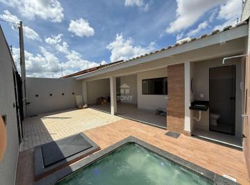 Casa · 117m² · 3 Quartos · 2 Vagas · Casa na Quadra 806 Sul, 117m² com piscina