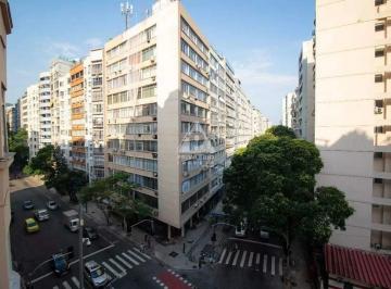 Apartamento · 127m² · 3 Quartos · Apartamento 3 Quartos Reformado e Silencioso Próximo à Praia