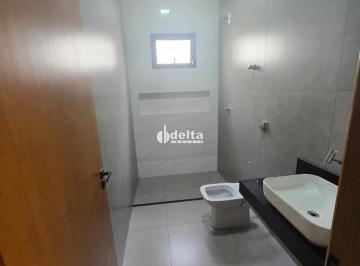 Casa · 250m² · 3 Quartos · 2 Vagas · Casa residencial disponível para venda no bairro Jardim Holanda em Uberlândia-MG.