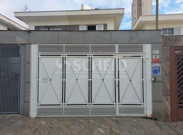 Casa · 199m² · 3 Quartos · 2 Vagas · Sobrado de 199m² com 3 quartos e 2 suítes.