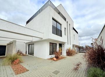 30566991c5d24f1d82f30e426ba2ff0912905cbc · Sobrado com 3 Quartos para alugar, 116 m² por R$ 4.650/mês - Santa Felicidade - Curitiba/PR