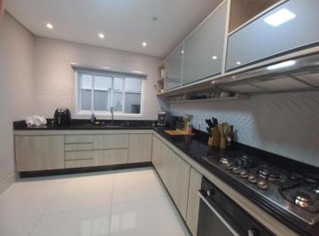 Casa · 303m² · 3 Quartos · 4 Vagas · Casa para alugar em Jardim Astro de 303.00m² com 3 Quartos, 1 Suite e 4 Garagens