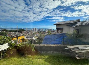 a098f9740dc99f40f67ee4b15f486b22693323fc · Casa de 2 quartos com Vista Mar e 4 vagas de garagem na Agronômica, em Florianópolis.