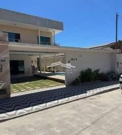 Casa · 242m² · 5 Quartos · 4 Vagas · ✨ Casa dos Sonhos em Taperapuan: Seu Refúgio de Conforto e Elegância ✨