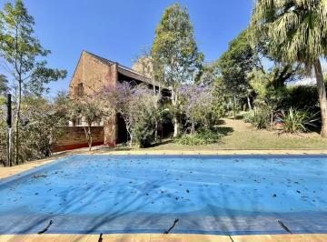 Casa de 3 quartos, Carapicuíba · Linda casa estilo campo, localizada em final de rua tranquila e sem saída