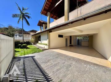 Casa · 250m² · 4 Quartos · 2 Vagas · Casa com 4 dormitórios à venda no bairro Água Verde!