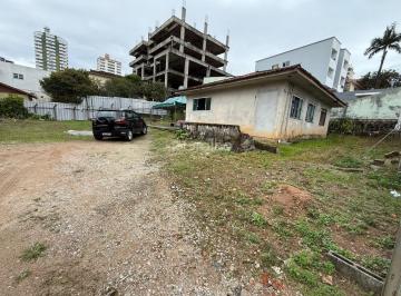 1- · Terreno de 622m² em Barreiros