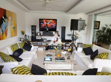 Apartamento · 315m² · 4 Quartos · 2 Vagas · Cobertura triplex com 4 quartos, 2 suítes, 2 vagas, em Laranjeiras, Rio de Janeiro!