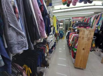 Comercial · 22m² · Loja Comercial em Laranjeiras, RJ – ocupada, com financiamento disponível