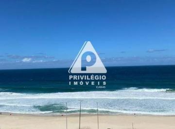 Apartamento · 220m² · 4 Quartos · 3 Vagas · Exclusivo! 220m² de Luxo, Reformado, 4 quartos e Frontal Mar no Alfa Quality