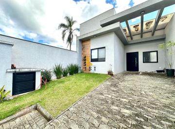 Casa · 71m² · 2 Quartos · 2 Vagas · Casa á venda em Bombinhas/SC.