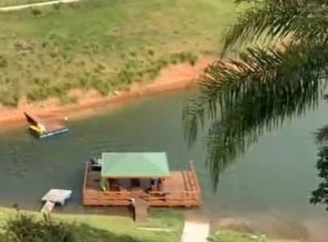 Foto 01 · LINDA CHÁCARA , PÉ NA AGUA E VISTA PANORAMICA PARA A REPRESA, NO CONDOMÍNIO PARAISO DE IGARATA EM I