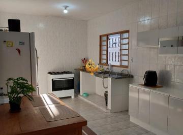 Foto 01 · Casa à venda em Taubaté-SP, Jardim Gurilândia: 3 quartos, 1 sala, 1 banheiro, 2 vagas, 197m²!