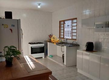 Foto 01 · Casa à venda em Taubaté-SP, Jardim Gurilândia: 3 quartos, 1 sala, 1 banheiro, 2 vagas, 197m²!