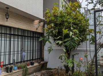 c4e934e8-b5f3-4101-a569-b4e3b78f71ed · Atraente casa para venda em Brooklin com 3 quartos, sendo 1 suíte, 159m²