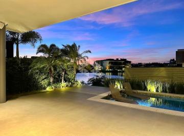 Casa · 385m² · 5 Quartos · 2 Vagas · Sobrado 5 suítes, mobiliado e decorado com vista para o lago no condomínio fechado Sense em Xangri-L