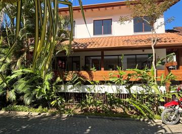 Casa de 5 quartos, São Sebastião · Casa em condomínio fechado pouco passo do mar