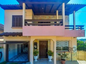 Casa · 240m² · 4 Quartos · 2 Vagas · Excelente casa de 240m² com 4 dormitórios e 2 vagas.