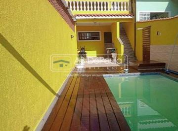 Casa · 88m² · 2 Quartos · 1 Vaga · PECHINCHA - EXCELENTE CASA COM 02 Dormitórios, sala em 02 ambientes, jardim de i