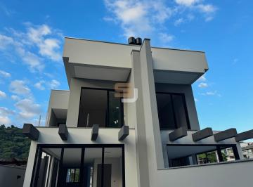 Casa · 204m² · 3 Quartos · 1 Vaga · Sobrado de Alto Padrão com 204m² no Água Verde em Blumenau