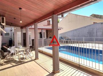 a50787cc0cd2acb12cbd67b4e0e434e82a342989 · Vendo linda casa com 5 quartos, sendo uma suíte no bairro Medicina em Itajubá-MG