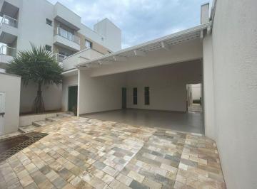 Casa · 250m² · 3 Quartos · 4 Vagas · Casa com 3 quartos à venda, Bairro Santa Mônica - Uberlândia/MG