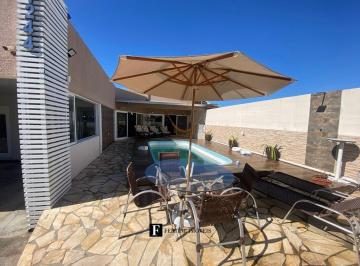 Casa · 378m² · 3 Quartos · 4 Vagas · Casa alto padrão com piscina à venda em Shangri-lá