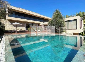 Casa · 726m² · 5 Quartos · 12 Vagas · Cond. Vila de São Fernando - impecável! Adega, gourmet, piscina, academia!