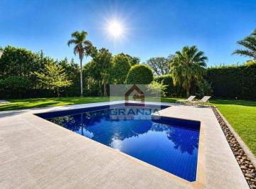 fa0465a3f85eb3e4ace841c41f895b92739e0692 · Localização privilegiada: No coração da Granja Viana, com fácil acesso ao km 23 da Raposo Tavares e